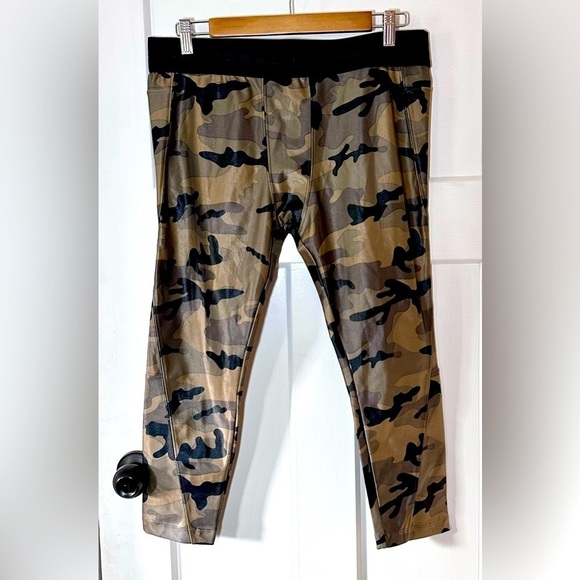 NWT MENS Koral Camo Print Emblem Crop Legging Men XL - Picture 1 of 9
